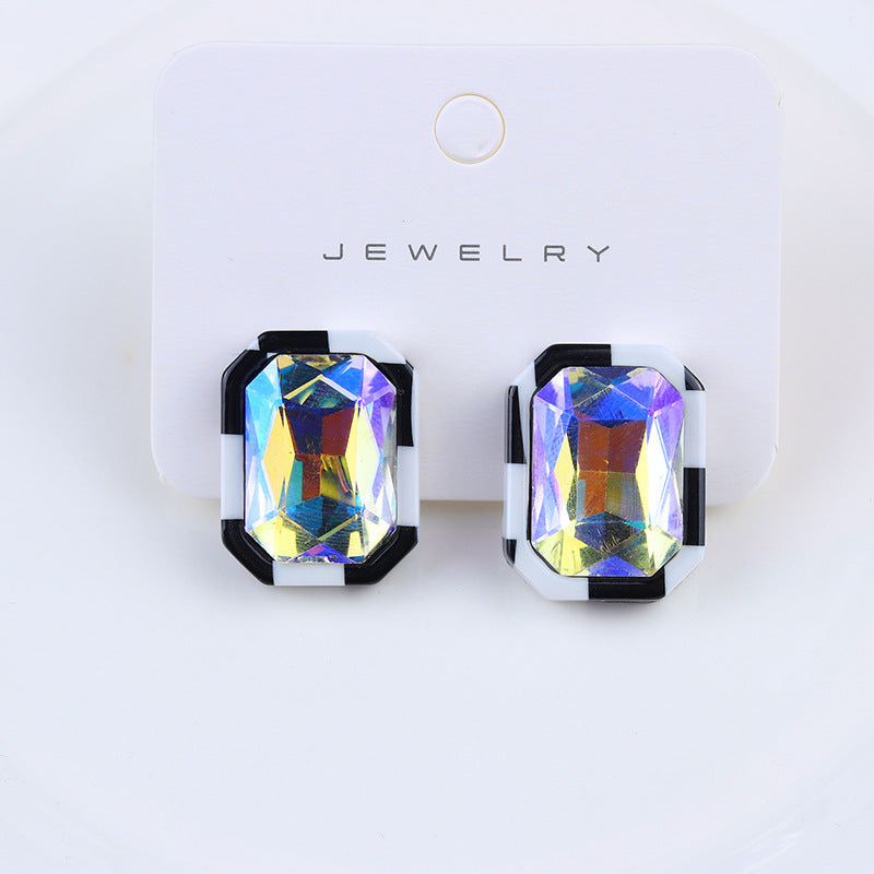 Retro Glass Ear Stud (Black and White)